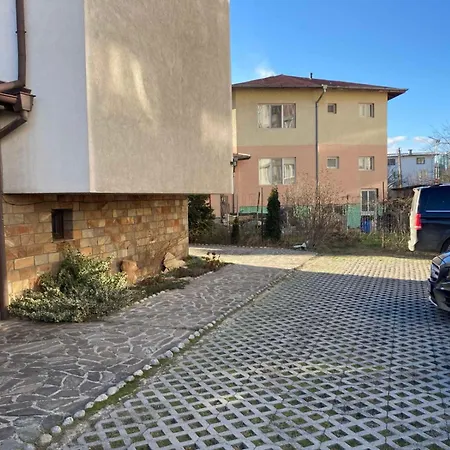 студио за гости петрови アパート